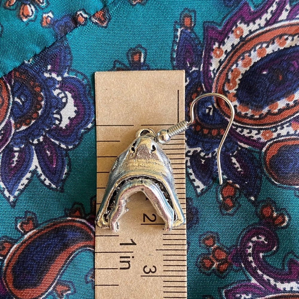 Shark earrings with moving jaw - Picture 4 of 5